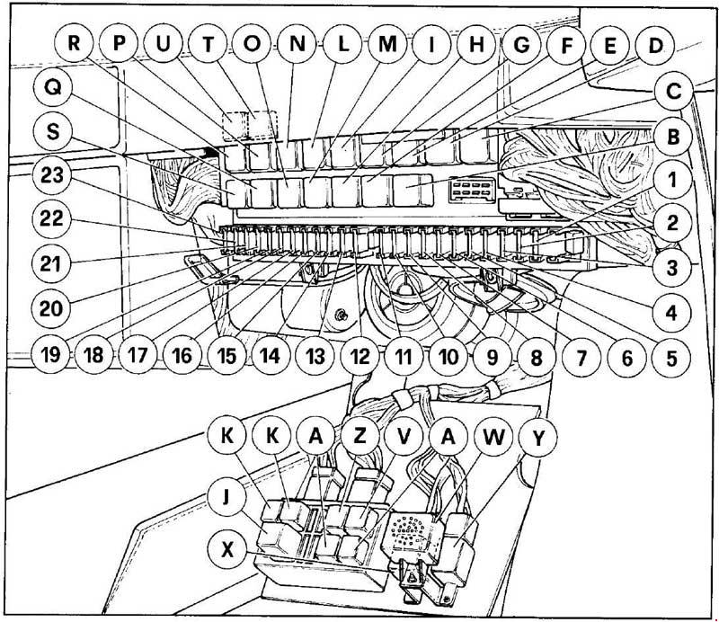 Ferrari 328 (1986-1989) - caja de fusibles y relés