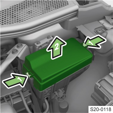 Skoda Enyaq iV (2021-2022) - caja de fusibles y relés